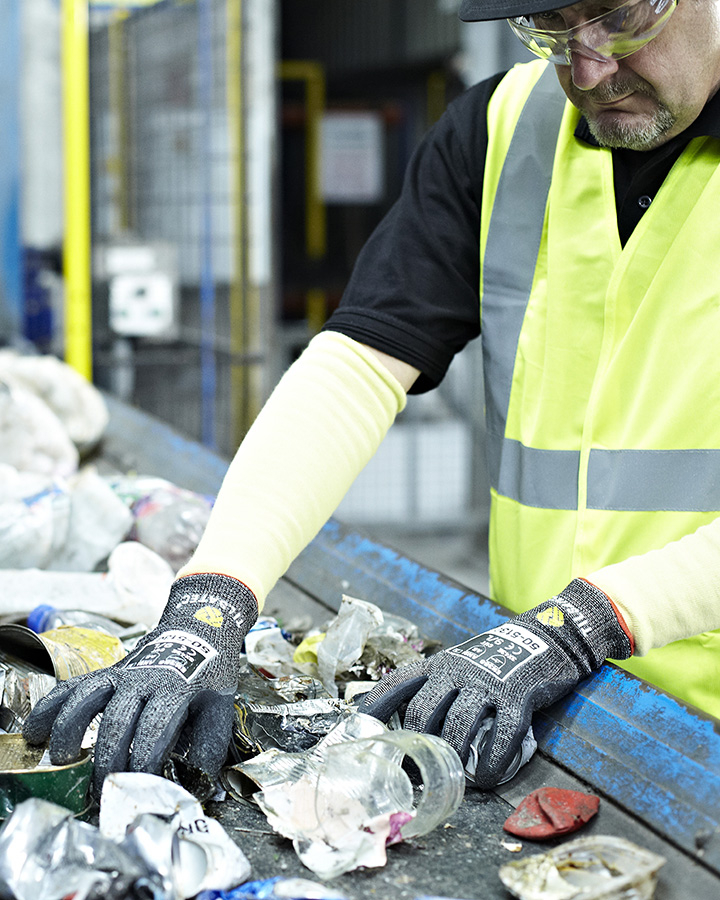 55-5123 cut resistant level E fully coated glove situ shot